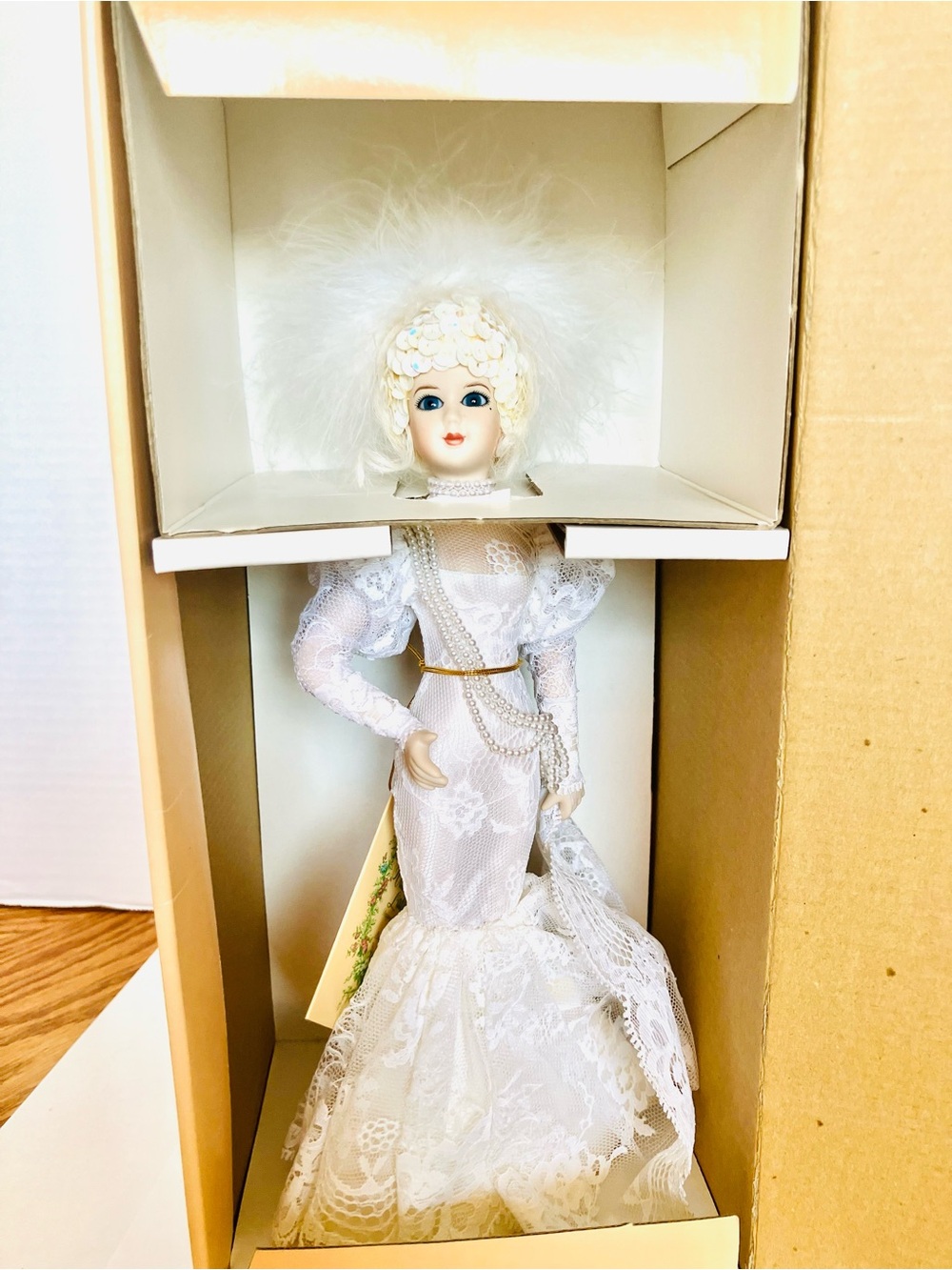 Gorham Valentine’s Ladies 1988 Felicia Porcelain Doll Minor Wear Box 10in VL13